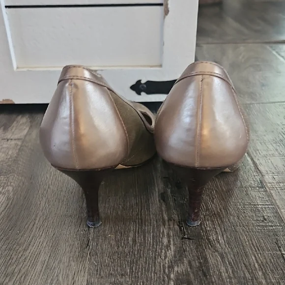 Bandolino Gold and Tan Women's Heels - Picture 2 of 3